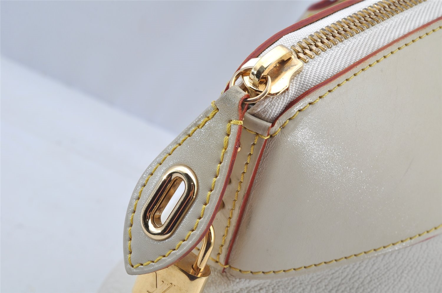 Authentic Louis Vuitton Suhali Lockit MM Hand Bag White M91874 LV 8514I