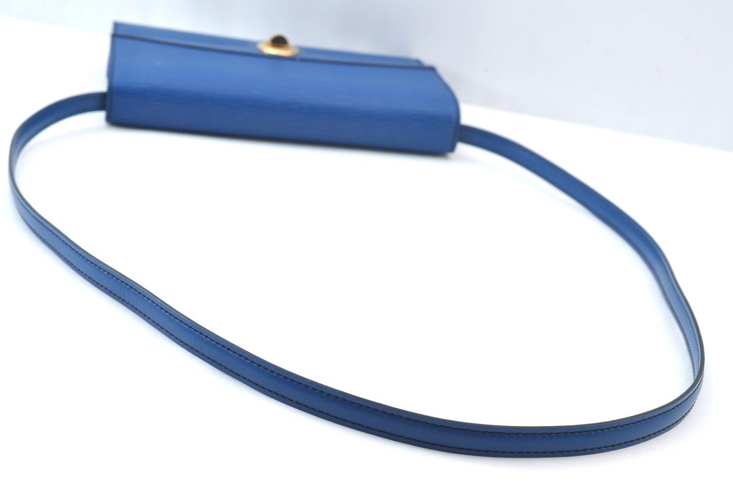 Authentic Louis Vuitton Epi Arche 2Way Shoulder Clutch Bag Blue M52575 LV 8539H