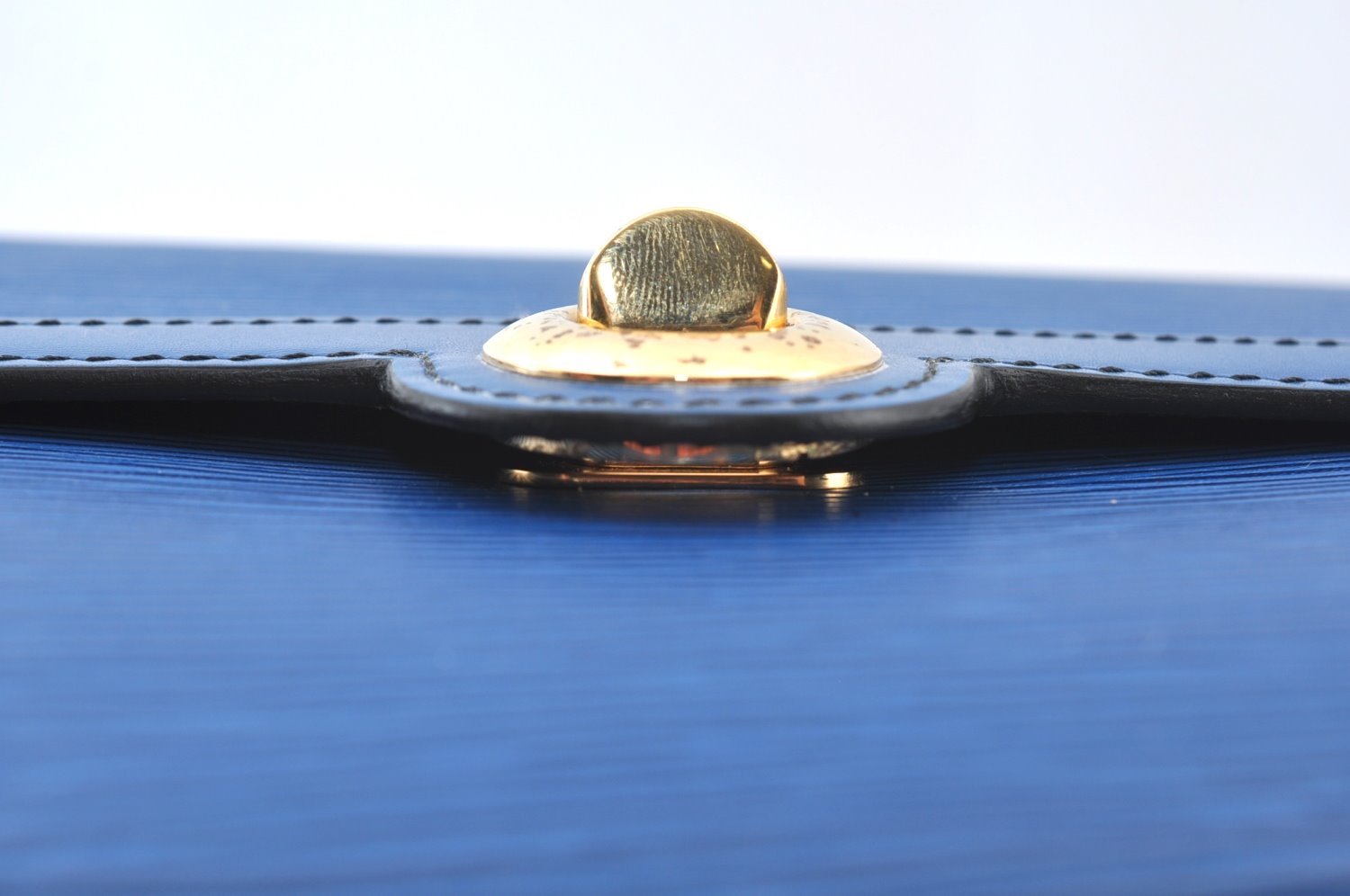 Authentic Louis Vuitton Epi Arche 2Way Shoulder Clutch Bag Blue M52575 LV 8539H