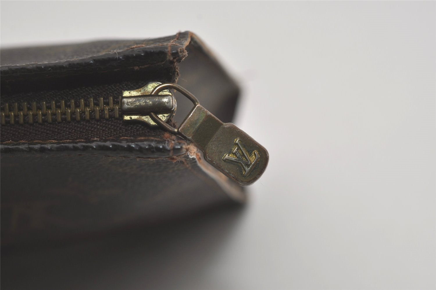 Auth Louis Vuitton Monogram Poche Toilette 26 Cosmetics Pouch Old Model LV 8561I