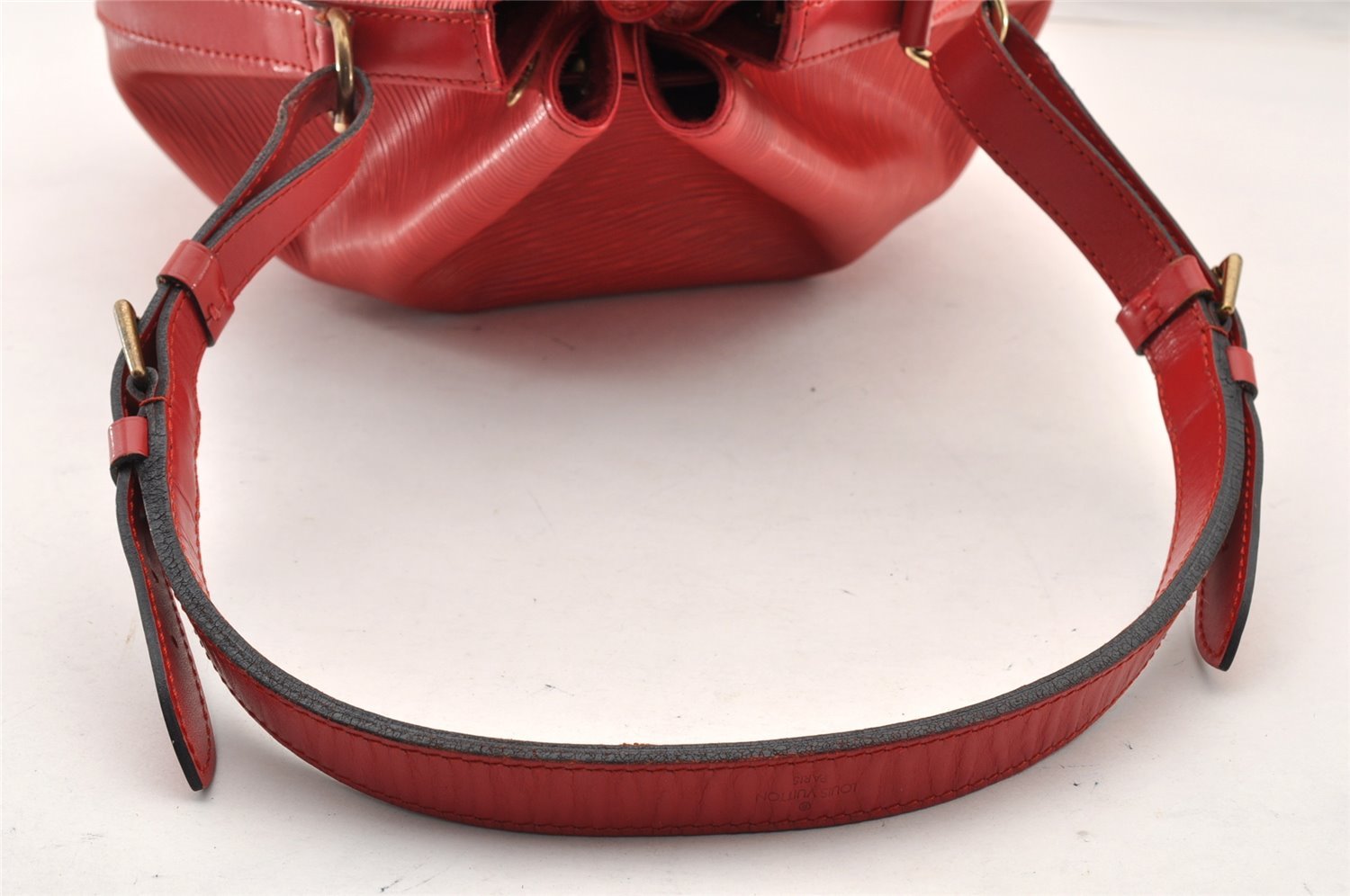 Authentic Louis Vuitton Epi Noe Shoulder Drawstring Bag Red M44007 LV 8571I