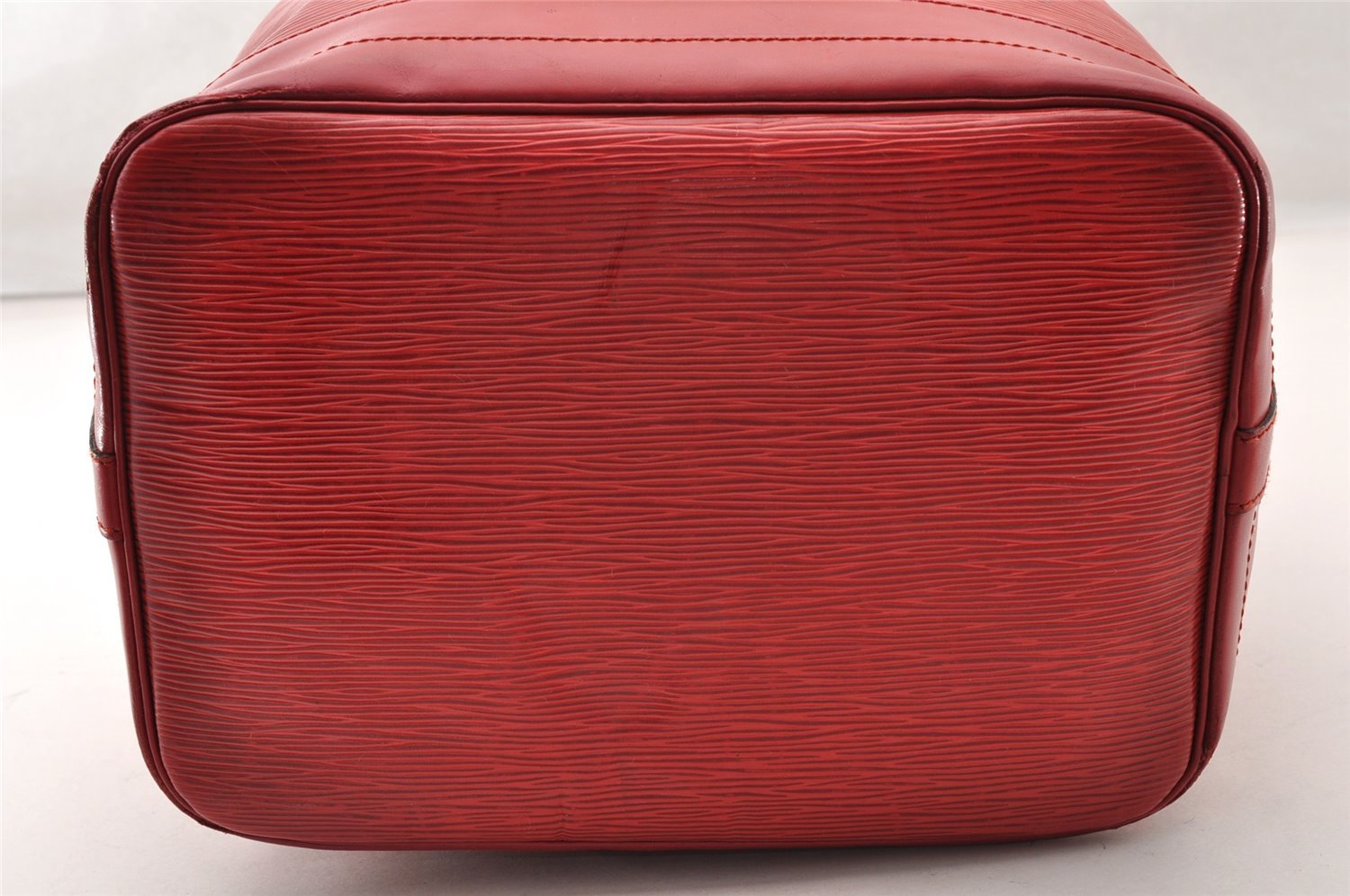 Authentic Louis Vuitton Epi Noe Shoulder Drawstring Bag Red M44007 LV 8571I