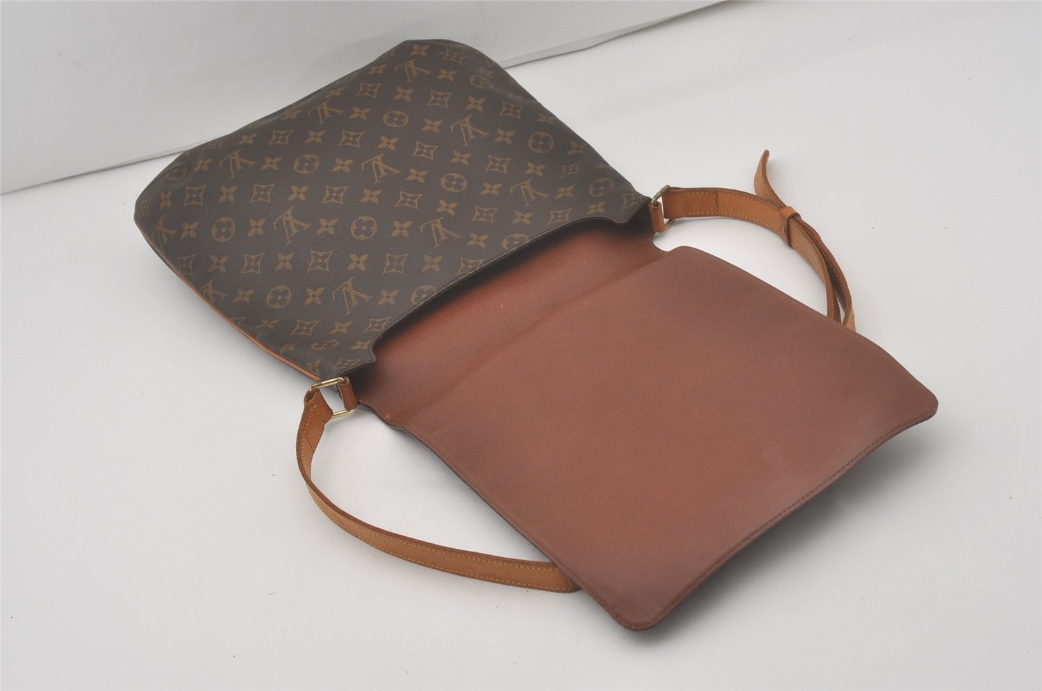 Authentic Louis Vuitton Monogram Musette Shoulder Cross Body Bag M51256 LV 8572I