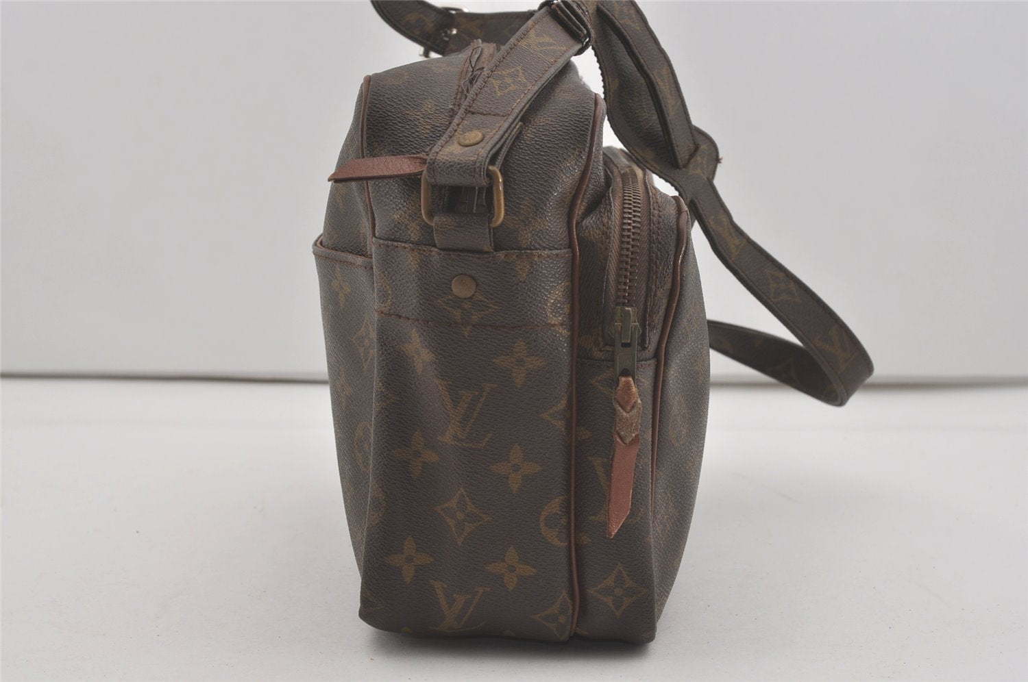 Authentic Louis Vuitton Monogram Nile Shoulder Cross Bag Old Model LV Junk 8574I