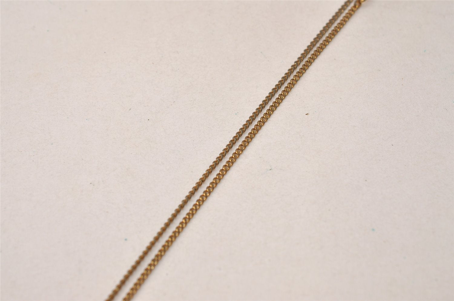 Authentic NINA RICCI Vintage Gold Tone Chain Pendant Necklace 8574J