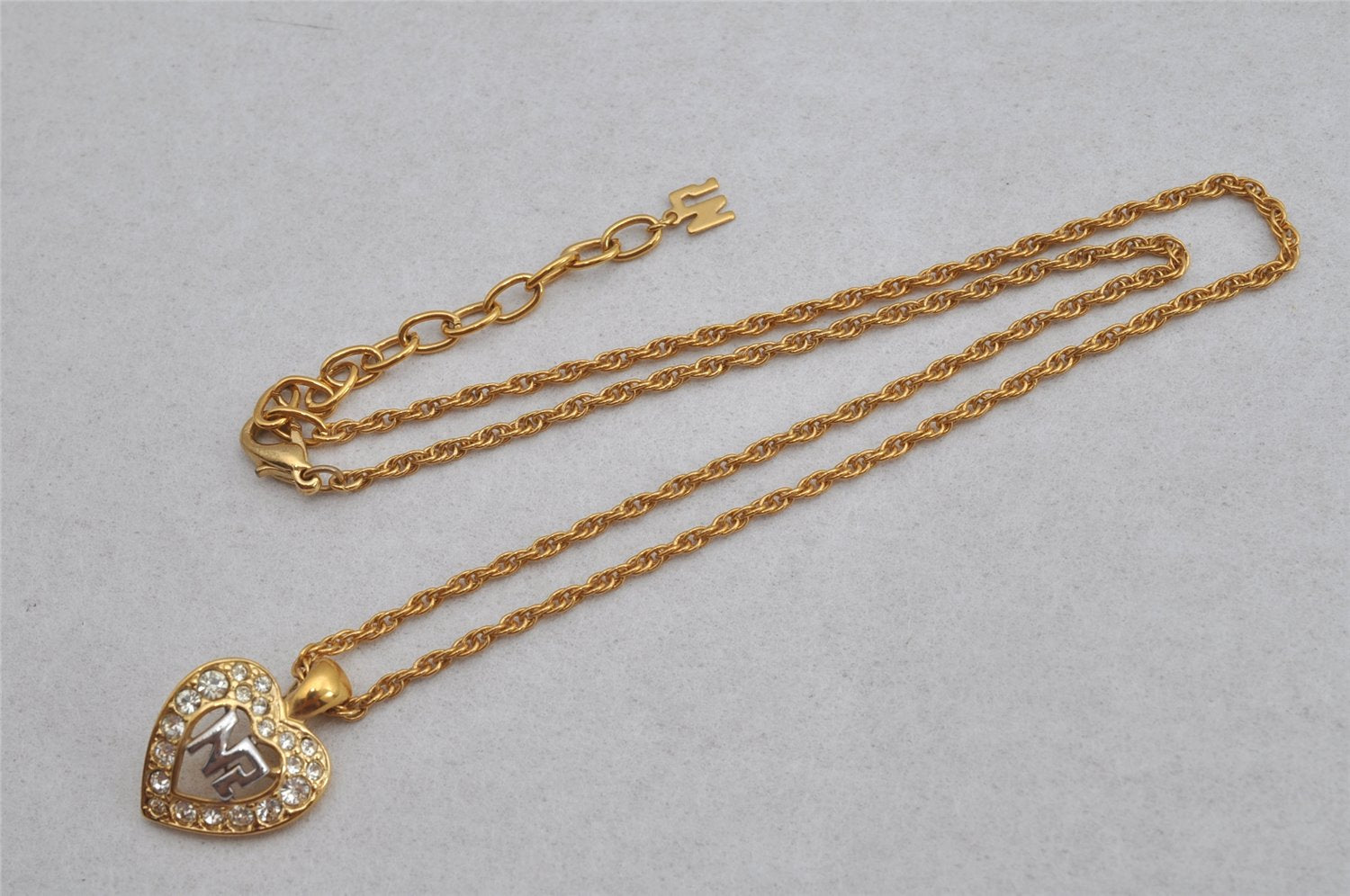 Authentic NINA RICCI Gold Tone Rhinestone Heart Chain Pendant Necklace  8576J