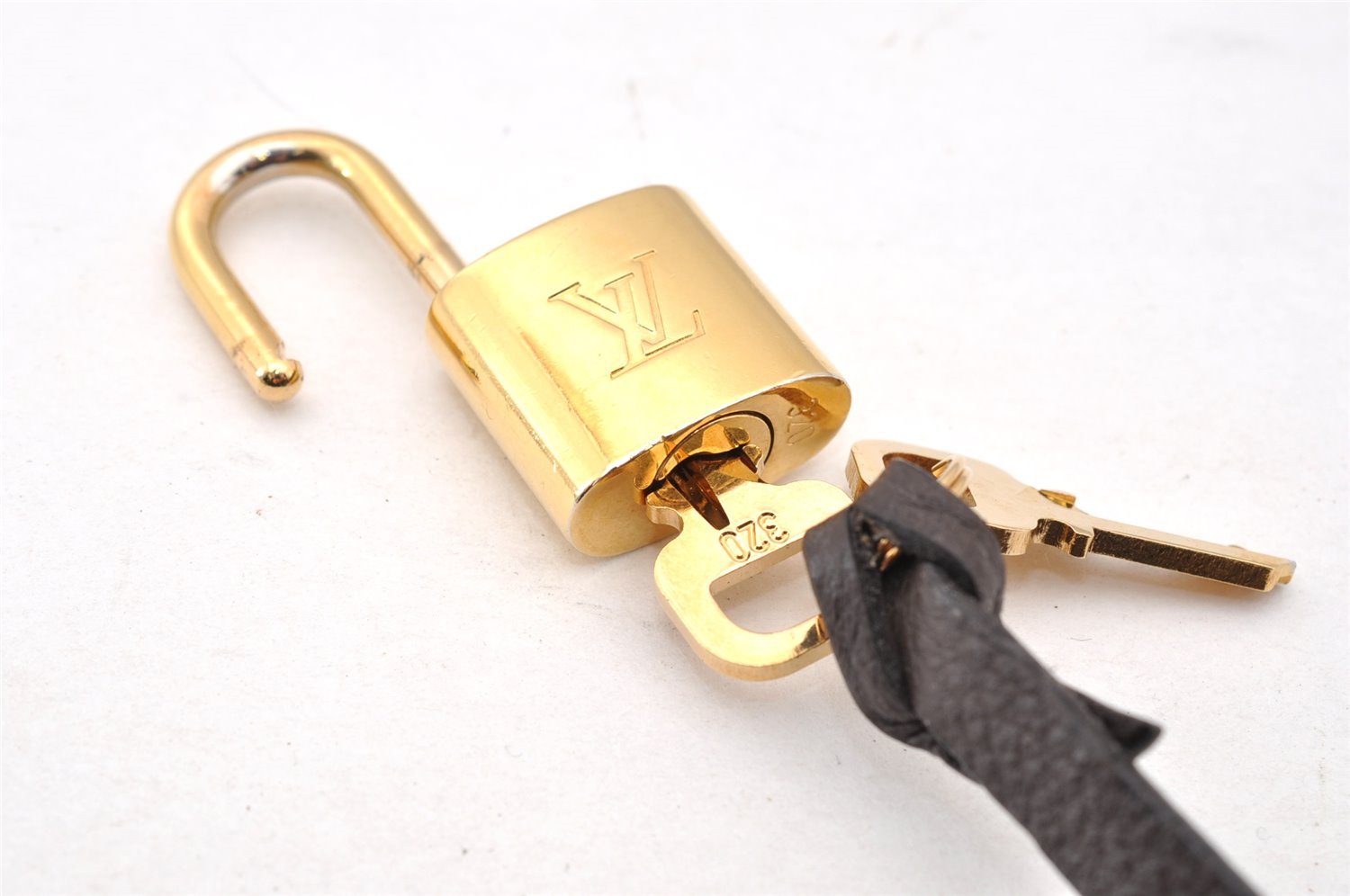 Auth Louis Vuitton Monogram Empreinte Audacieuse MM Shoulder Bag Brown LV 8577I