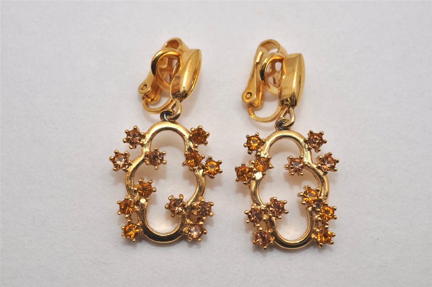 Authentic NINA RICCI Vintage Clip-on Rhinestone Earrings Gold Tone 8579J