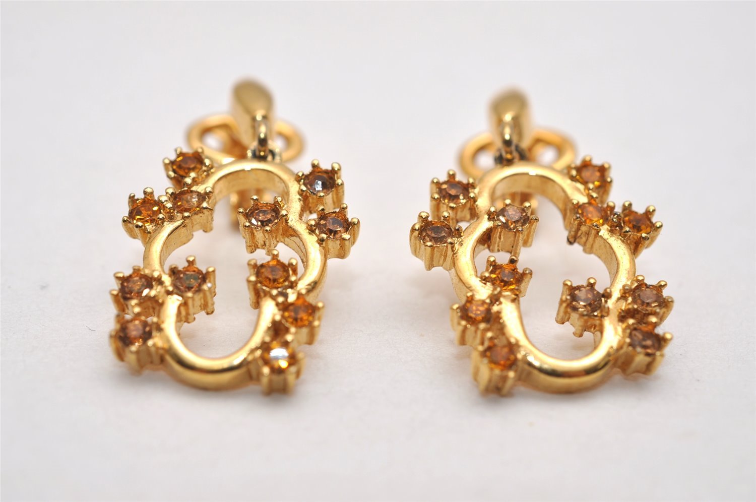 Authentic NINA RICCI Vintage Clip-on Rhinestone Earrings Gold Tone 8579J