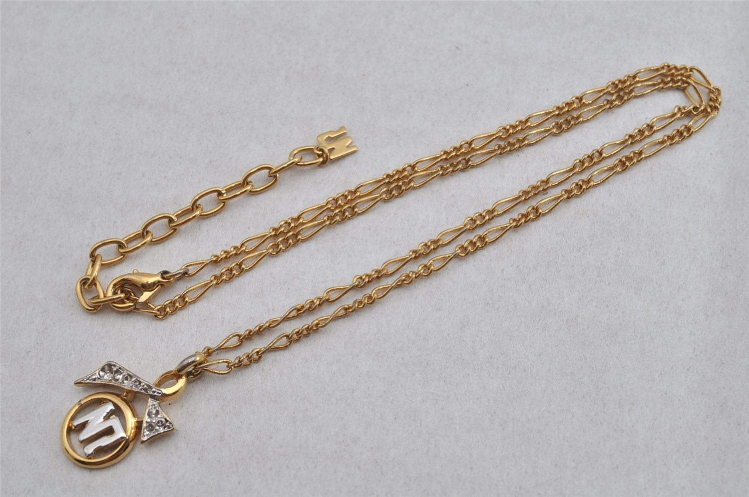Authentic NINA RICCI Vintage Gold Tone Rhinestone Chain Pendant Necklace 8580J