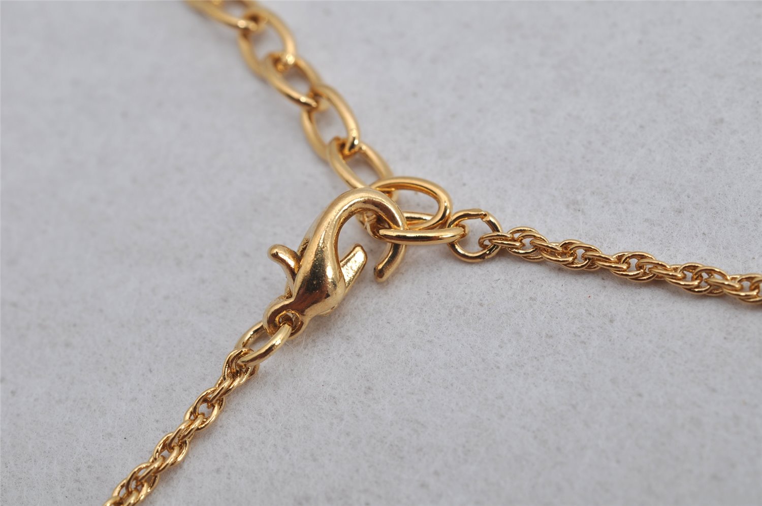 Authentic NINA RICCI Gold Tone Ribbon Rhinestone Chain Pendant Necklace  8586J