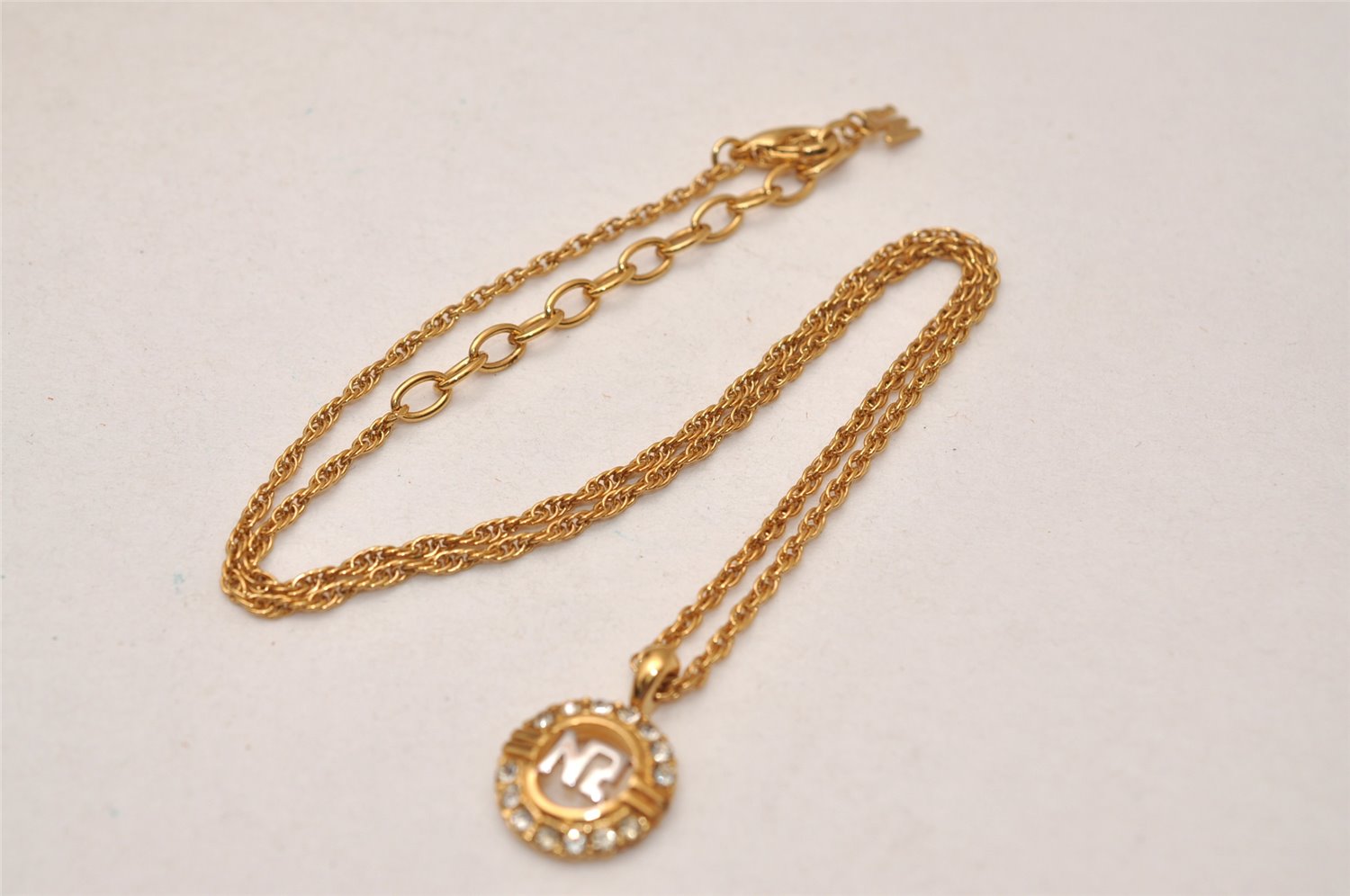 Authentic NINA RICCI Vintage Gold Tone Rhinestone Chain Pendant Necklace  8587J