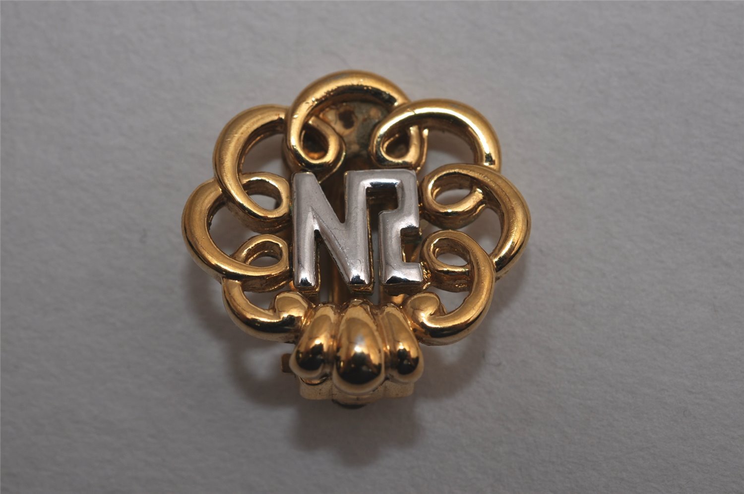 Authentic NINA RICCI Vintage Clip-on Earrings Gold Tone 8588J