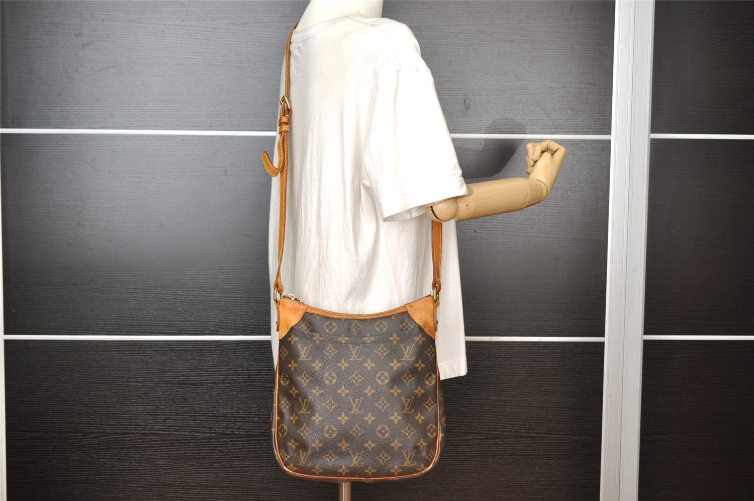 Authentic Louis Vuitton Monogram Odeon PM Shoulder Cross Bag M56390 LV 8593I