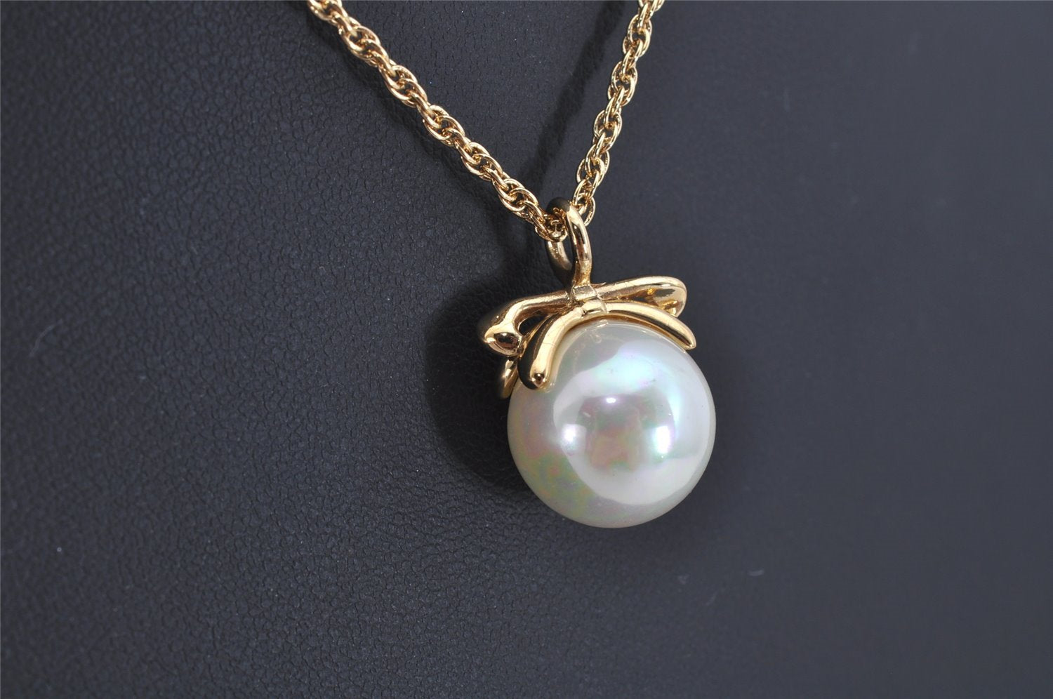 Authentic NINA RICCI Gold Tone Imitation Pearl Chain Pendant Necklace 8594J