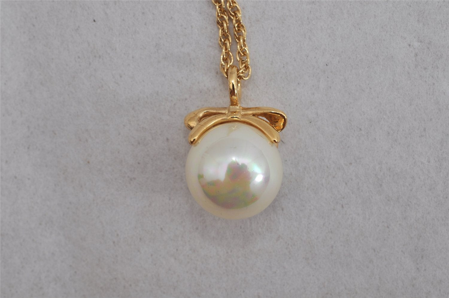 Authentic NINA RICCI Gold Tone Imitation Pearl Chain Pendant Necklace 8594J