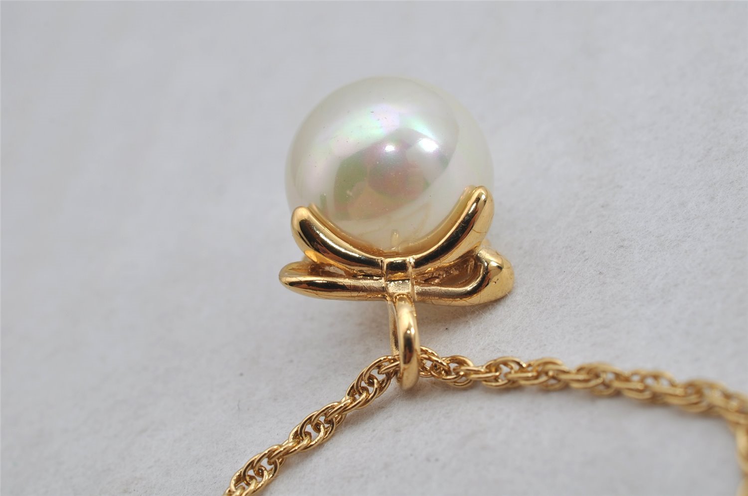 Authentic NINA RICCI Gold Tone Imitation Pearl Chain Pendant Necklace 8594J