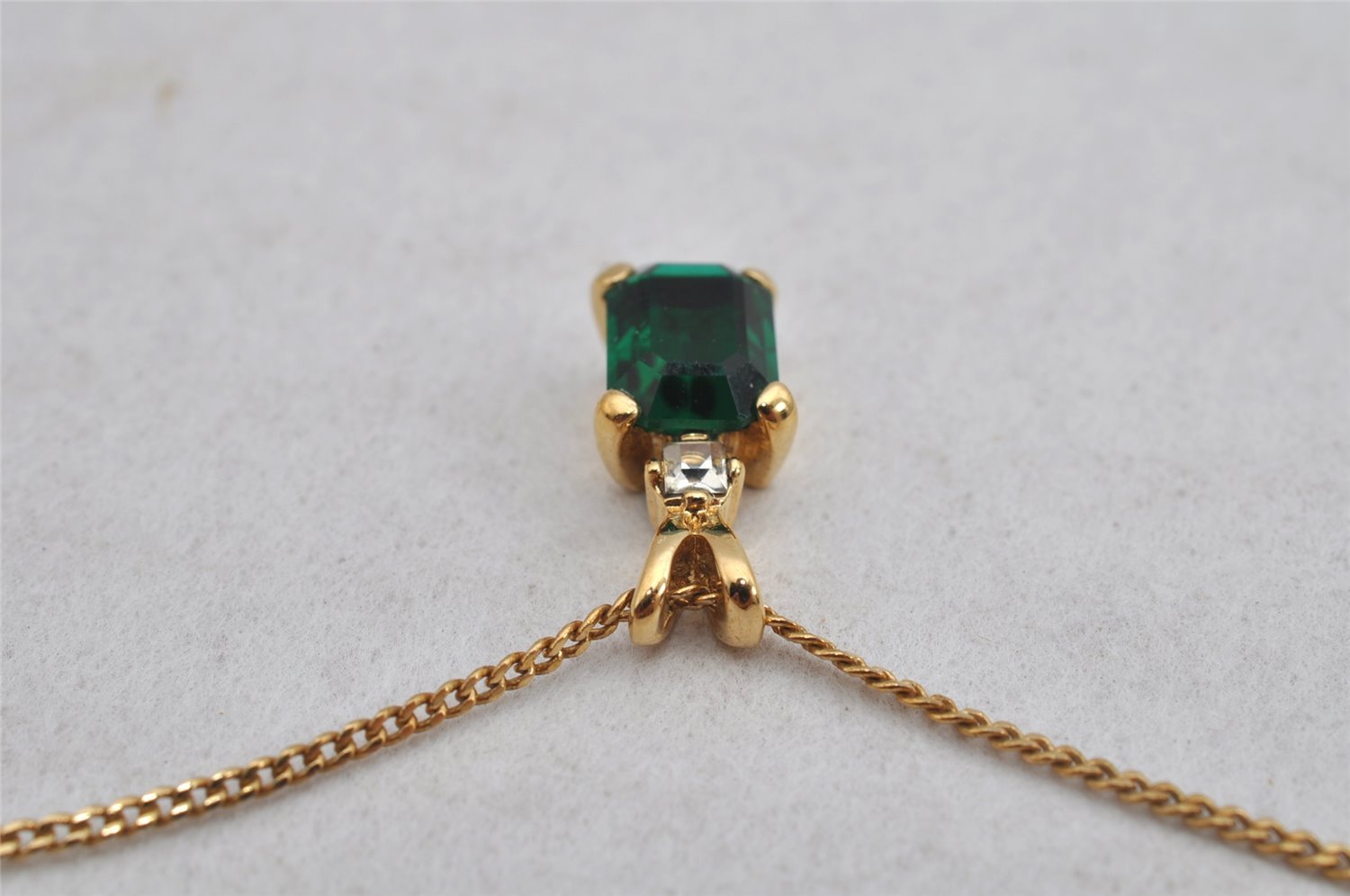 Authentic NINA RICCI Vintage Rhinestone Chain Pendant Necklace Gold 8597J