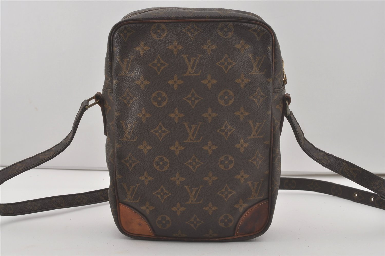 Authentic Louis Vuitton Monogram Danube MM Shoulder Cross Bag M45264 LV 8615I
