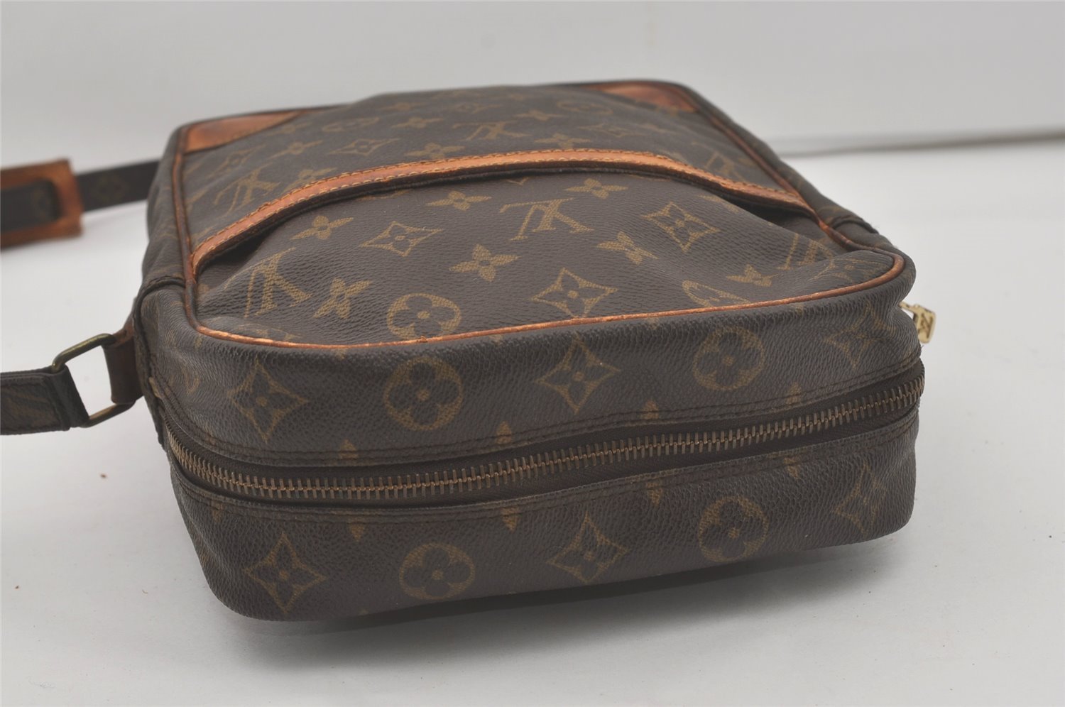 Authentic Louis Vuitton Monogram Danube MM Shoulder Cross Bag M45264 LV 8615I