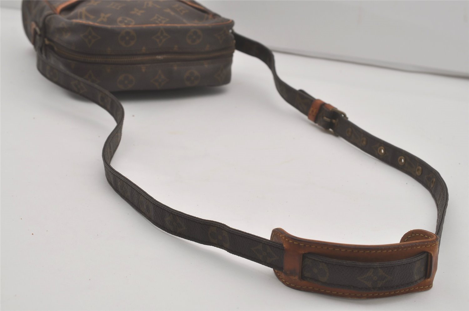 Authentic Louis Vuitton Monogram Danube MM Shoulder Cross Bag M45264 LV 8615I