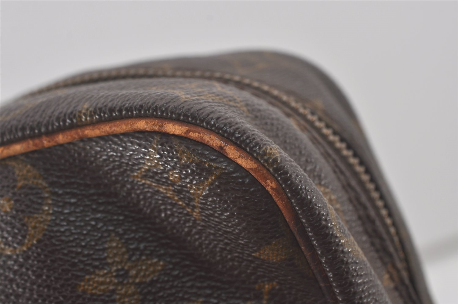 Authentic Louis Vuitton Monogram Danube MM Shoulder Cross Bag M45264 LV 8615I