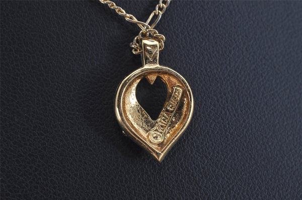 Authentic NINA RICCI Vintage Gold Tone Leaf Shaped Chain Pendant Necklace  8619J