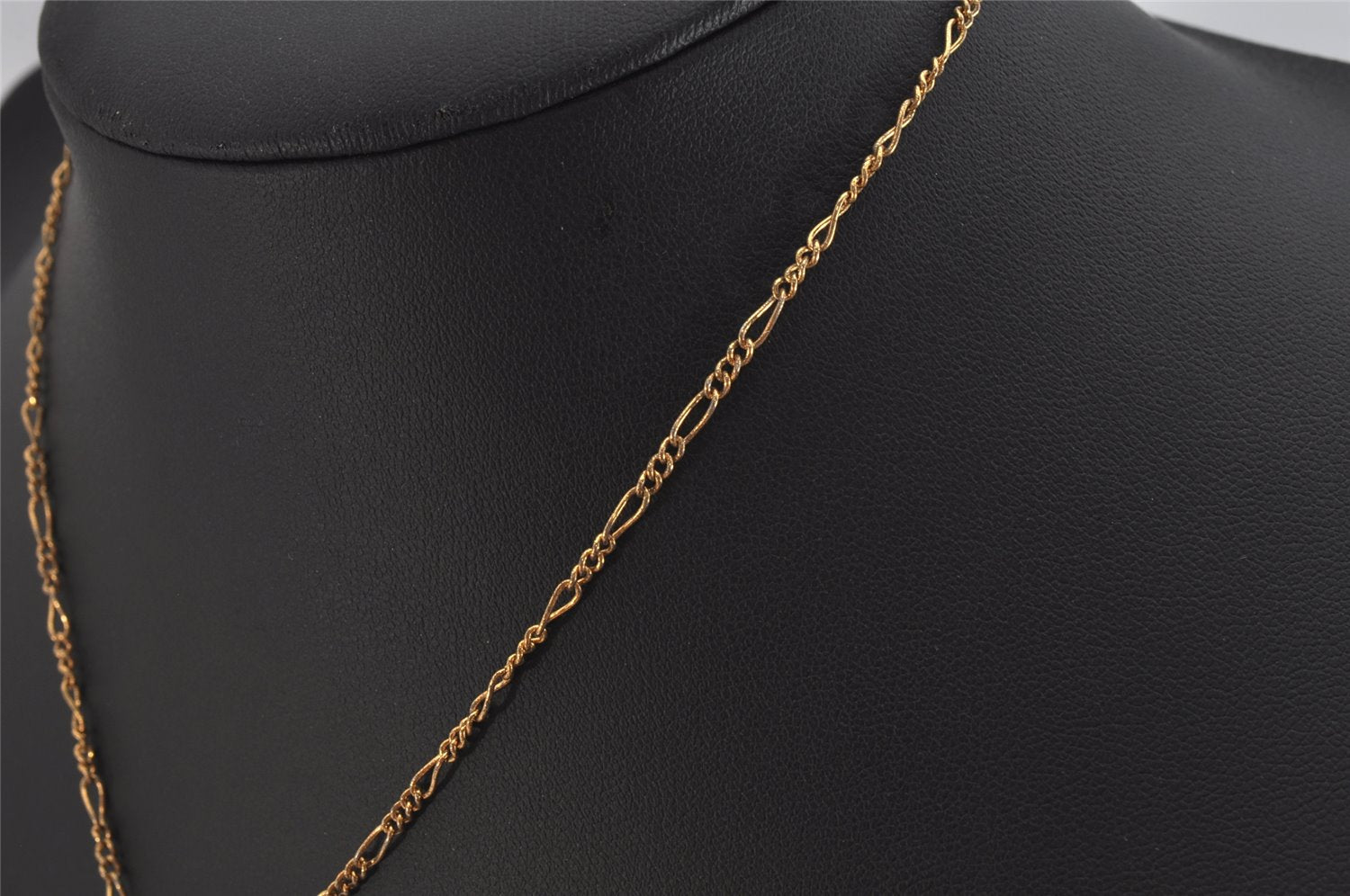 Authentic NINA RICCI Gold Tone Ribbon Shaped Chain Pendant Necklace Junk 8620J