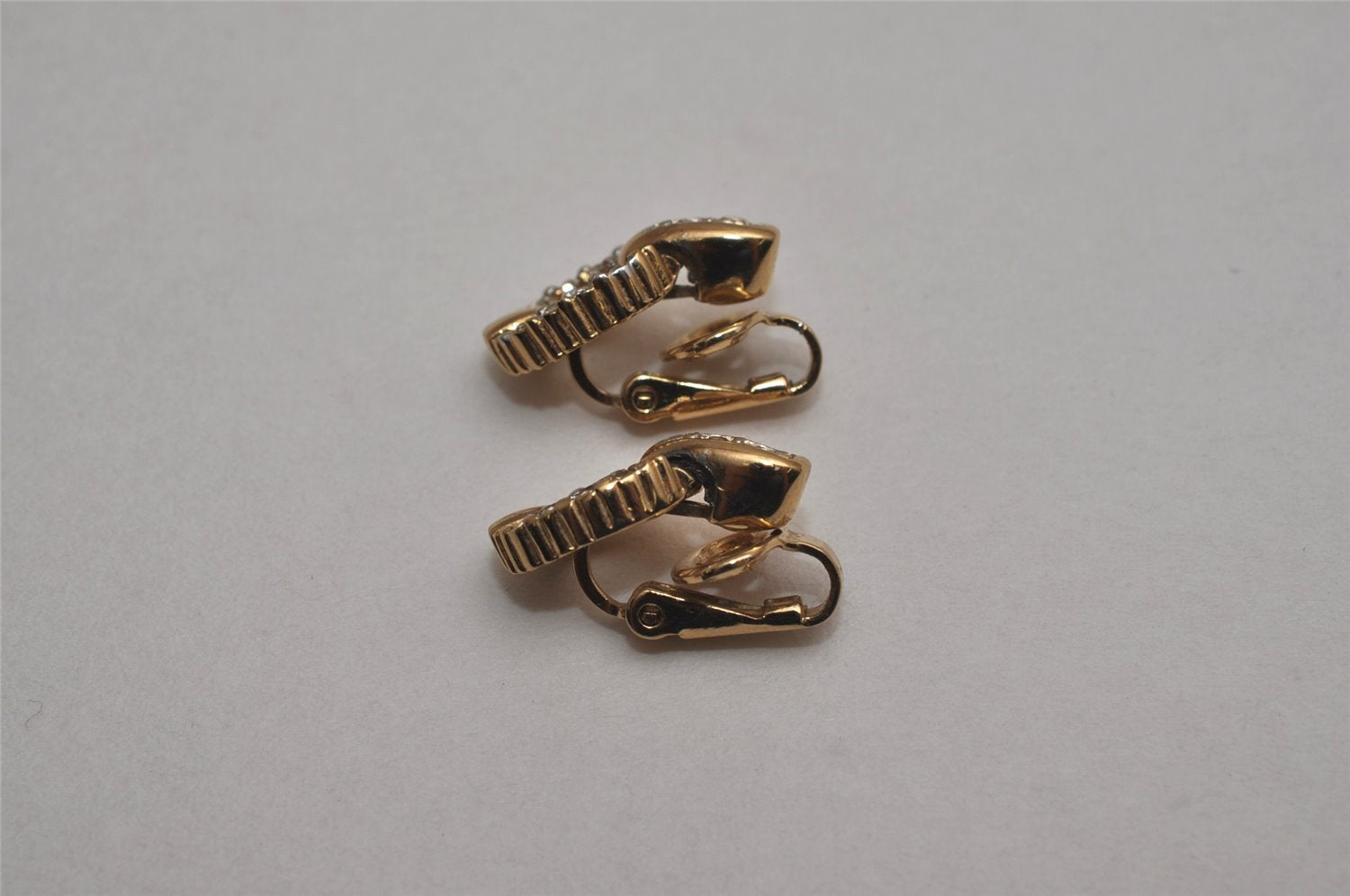 Authentic NINA RICCI Vintage Clip-on Rhinestone Earrings Gold Tone 8622J