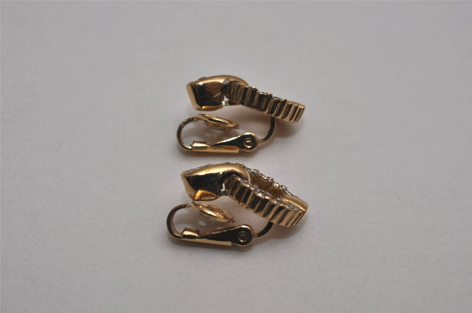 Authentic NINA RICCI Vintage Clip-on Rhinestone Earrings Gold Tone 8622J