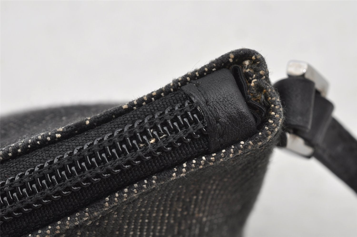 Authentic GUCCI Hand Bag Pouch Purse GG Canvas Leather 07198 Black 8623I