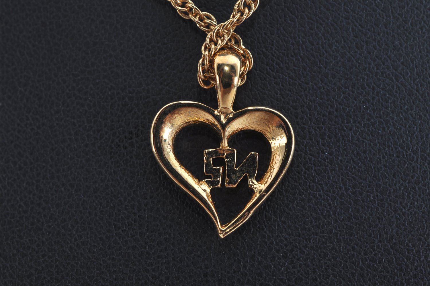 Authentic NINA RICCI Gold Tone Rhinestone Heart Chain Pendant Necklace  8629J