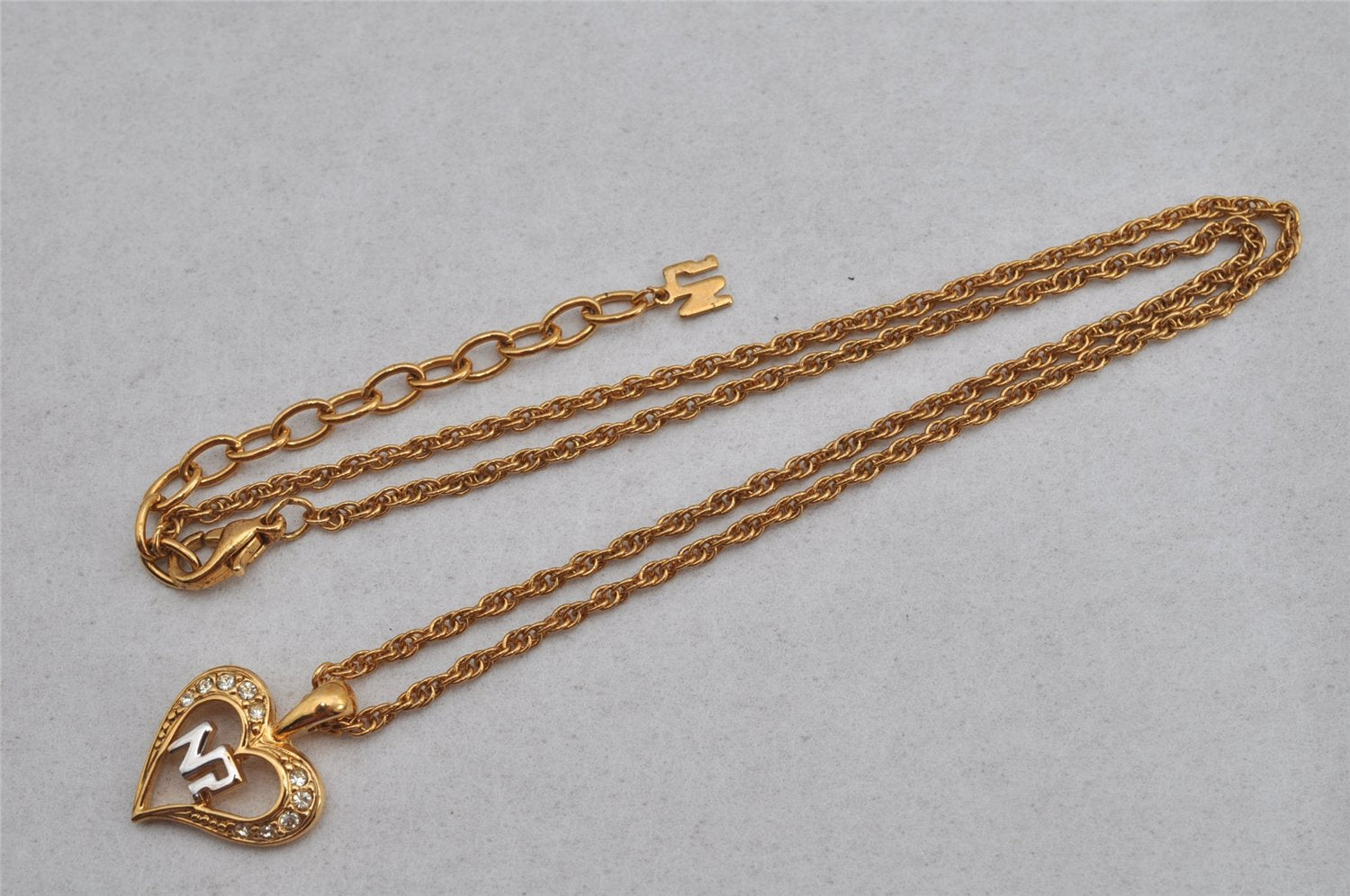 Authentic NINA RICCI Gold Tone Rhinestone Heart Chain Pendant Necklace  8629J