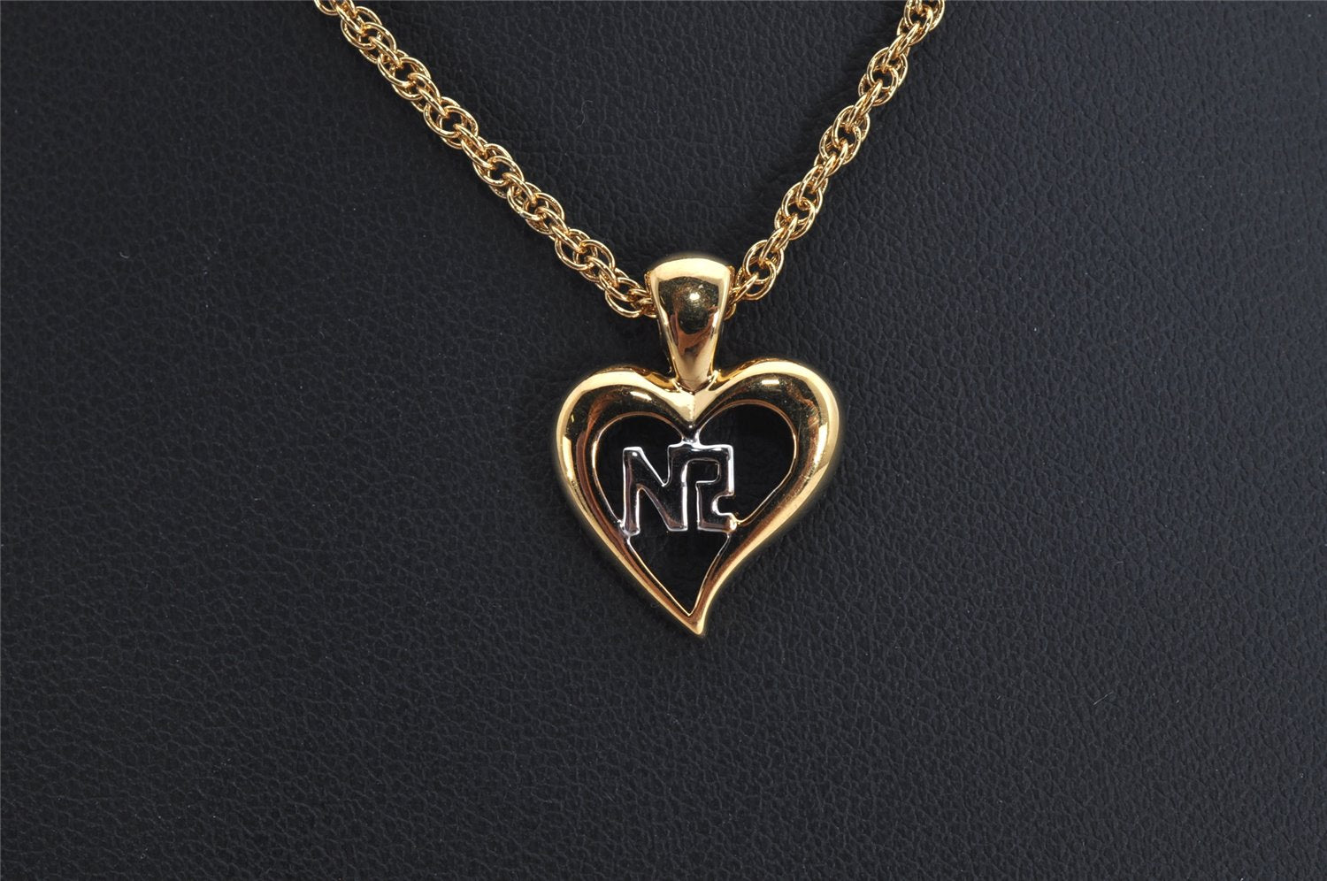 Authentic NINA RICCI Gold Tone Heart Shaped Chain Pendant Necklace  8632J