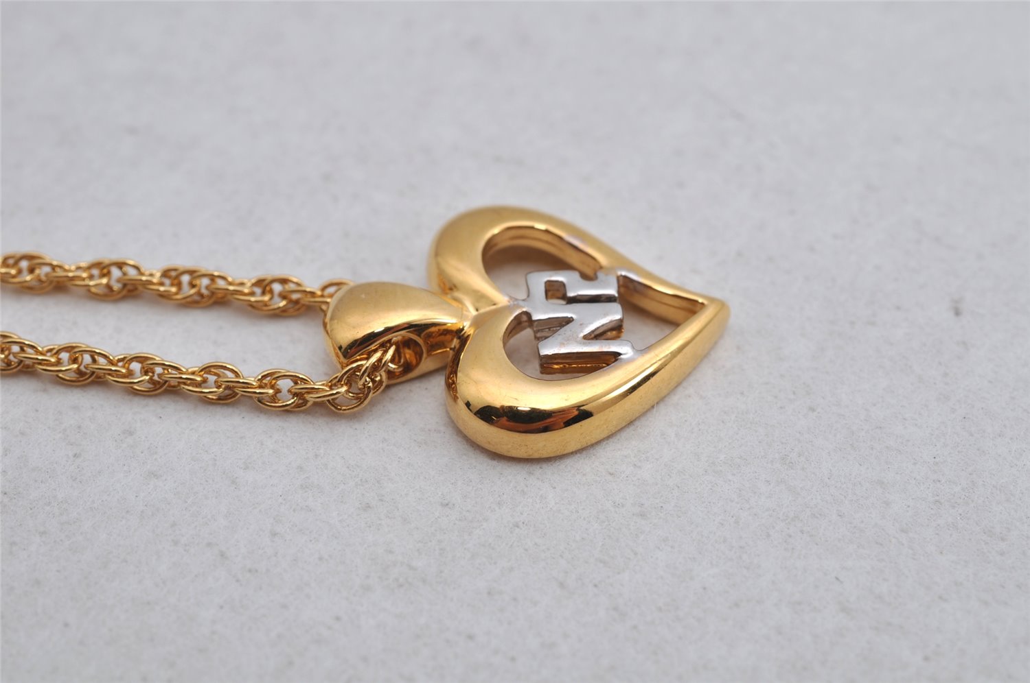 Authentic NINA RICCI Gold Tone Heart Shaped Chain Pendant Necklace  8632J