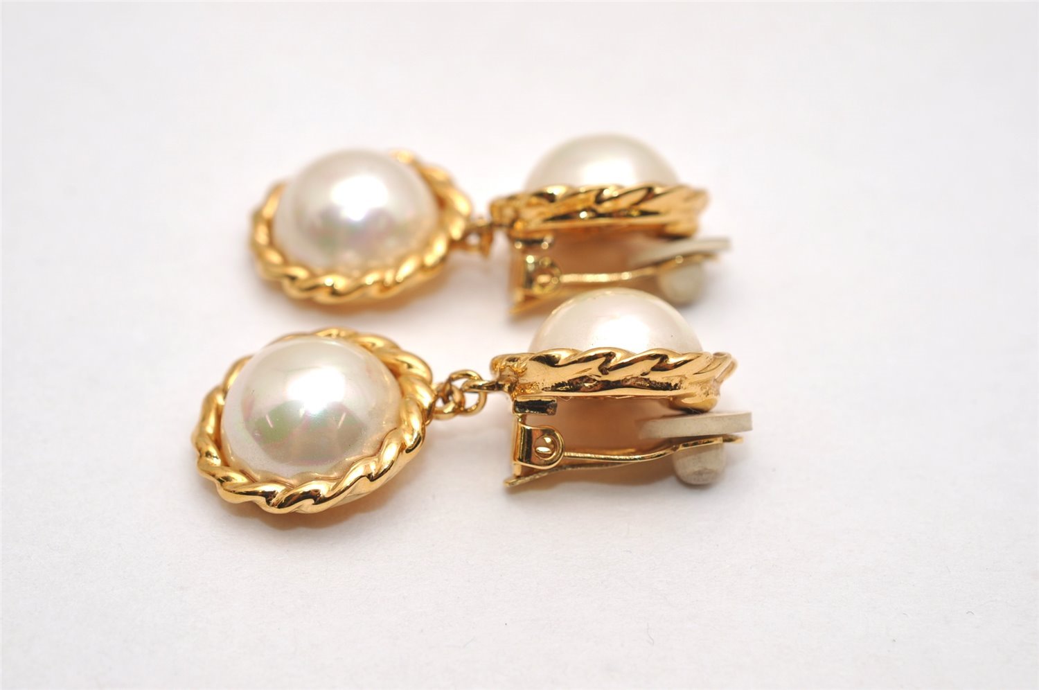 Authentic NINA RICCI Vintage Clip-on Imitation Pearl Earrings Gold Tone 8634J