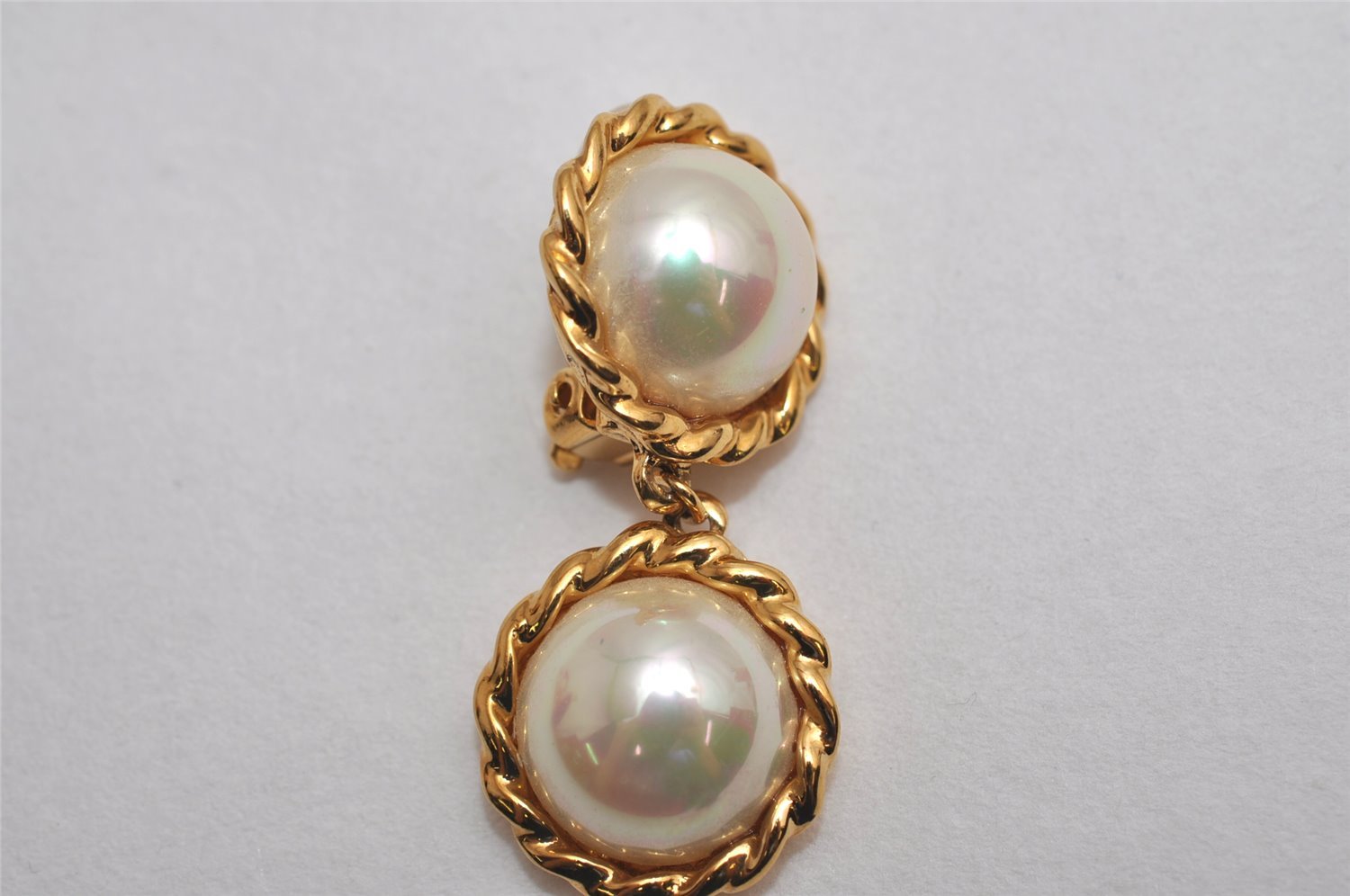 Authentic NINA RICCI Vintage Clip-on Imitation Pearl Earrings Gold Tone 8634J