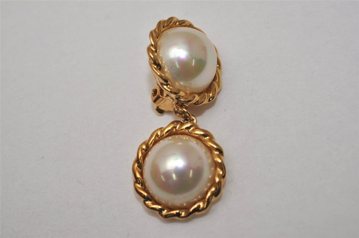 Authentic NINA RICCI Vintage Clip-on Imitation Pearl Earrings Gold Tone 8634J