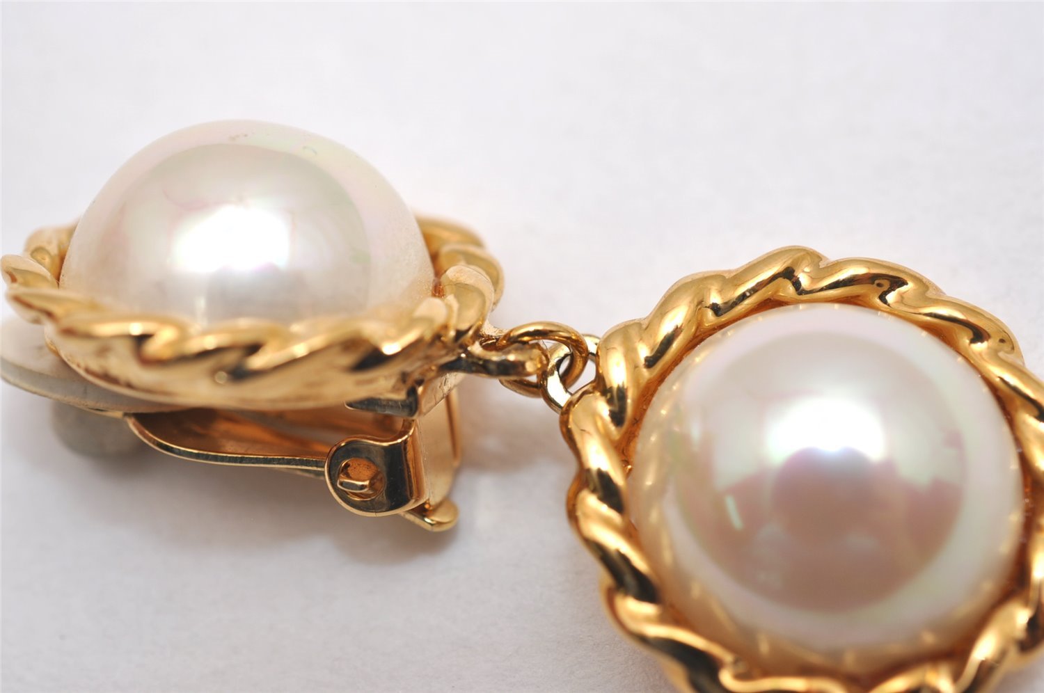 Authentic NINA RICCI Vintage Clip-on Imitation Pearl Earrings Gold Tone 8634J