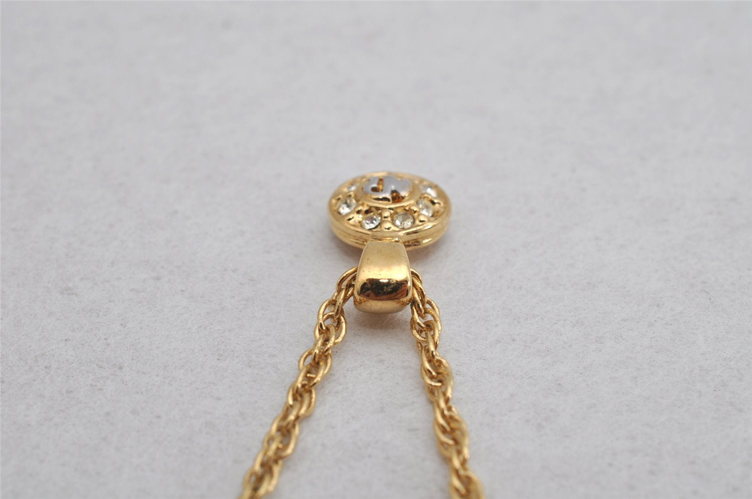 Authentic NINA RICCI Vintage Gold Tone Rhinestone Chain Pendant Necklace  8636J