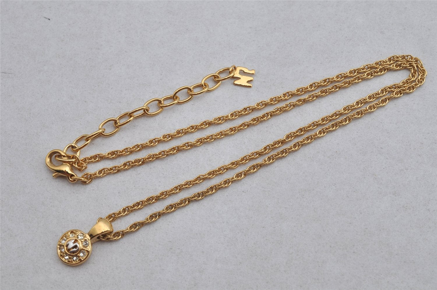 Authentic NINA RICCI Vintage Gold Tone Rhinestone Chain Pendant Necklace  8636J