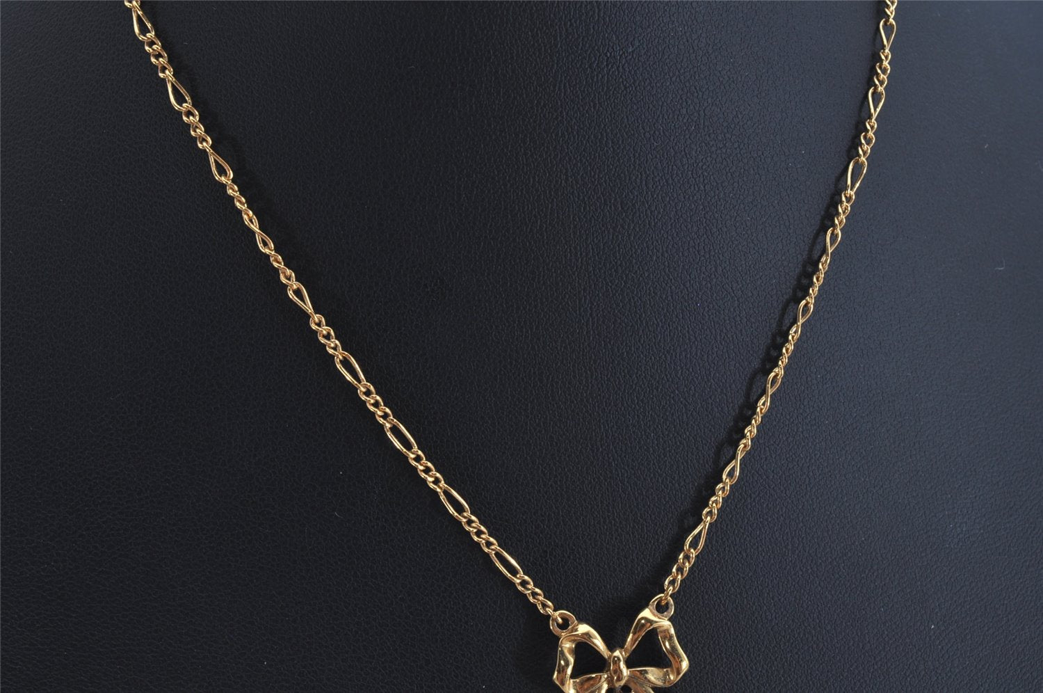 Authentic NINA RICCI Gold Tone Ribbon Shaped Chain Pendant Necklace  8639J