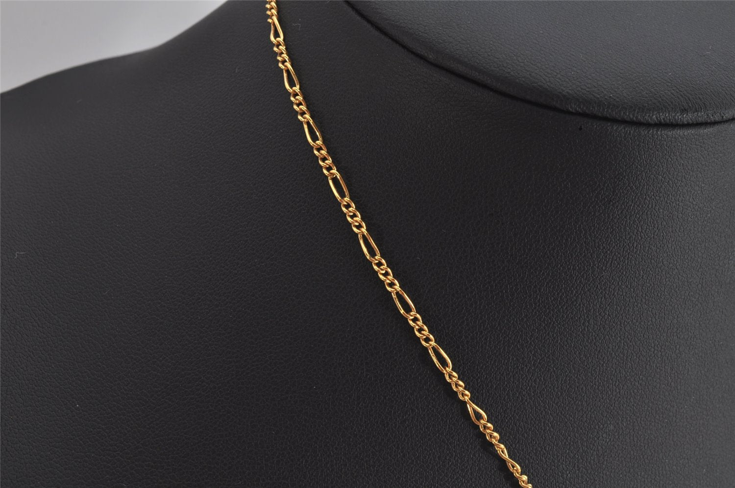 Authentic NINA RICCI Gold Tone Ribbon Shaped Chain Pendant Necklace  8639J