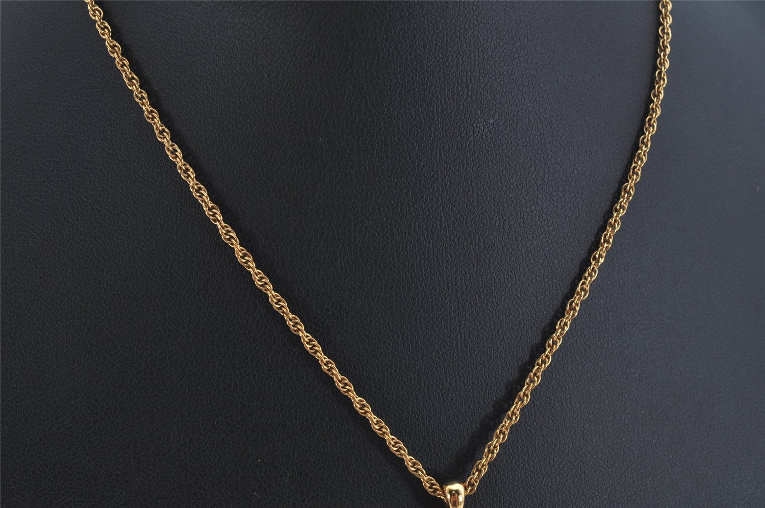 Authentic NINA RICCI Vintage Gold Tone Rhinestone Chain Pendant Necklace  8642J