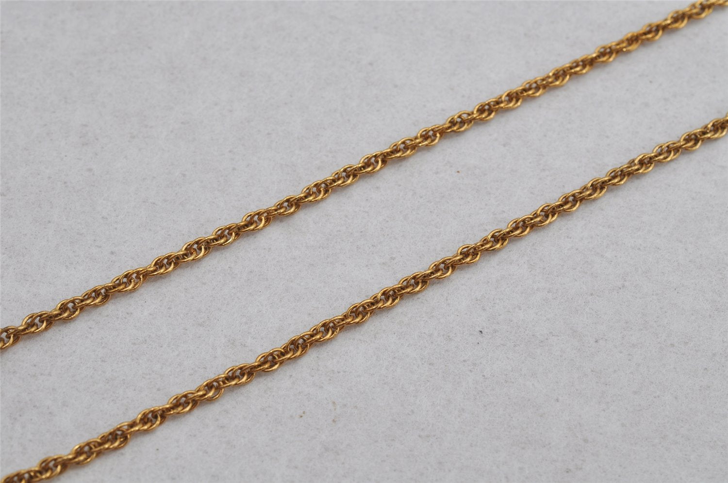 Authentic NINA RICCI Vintage Gold Tone Rhinestone Chain Pendant Necklace  8642J