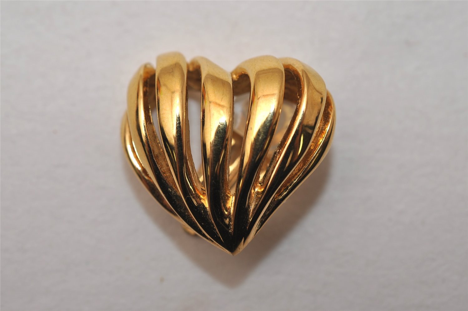 Authentic NINA RICCI Vintage Clip-on Heart Motif Earrings Accessory Gold 8643J