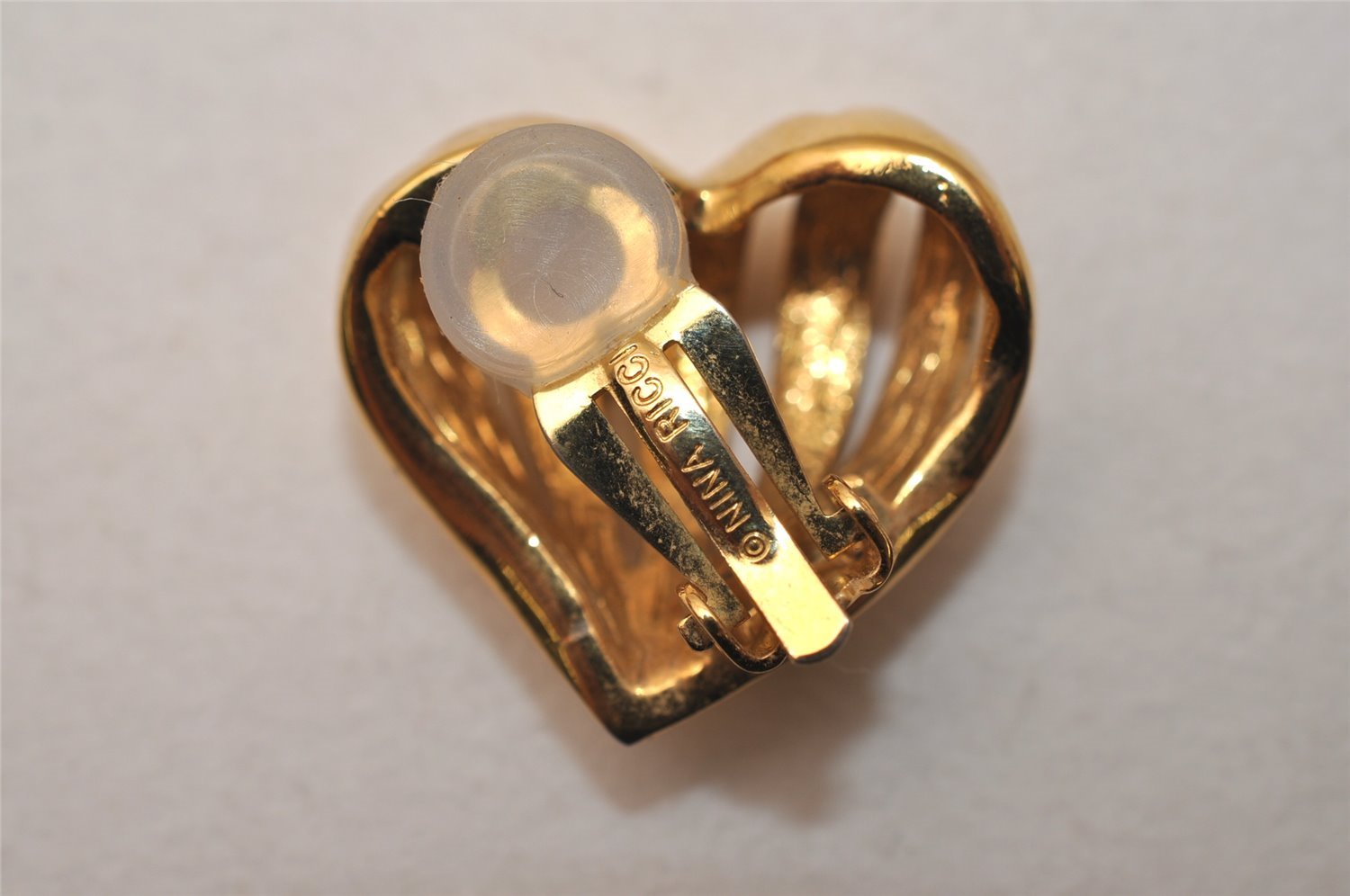 Authentic NINA RICCI Vintage Clip-on Heart Motif Earrings Accessory Gold 8643J