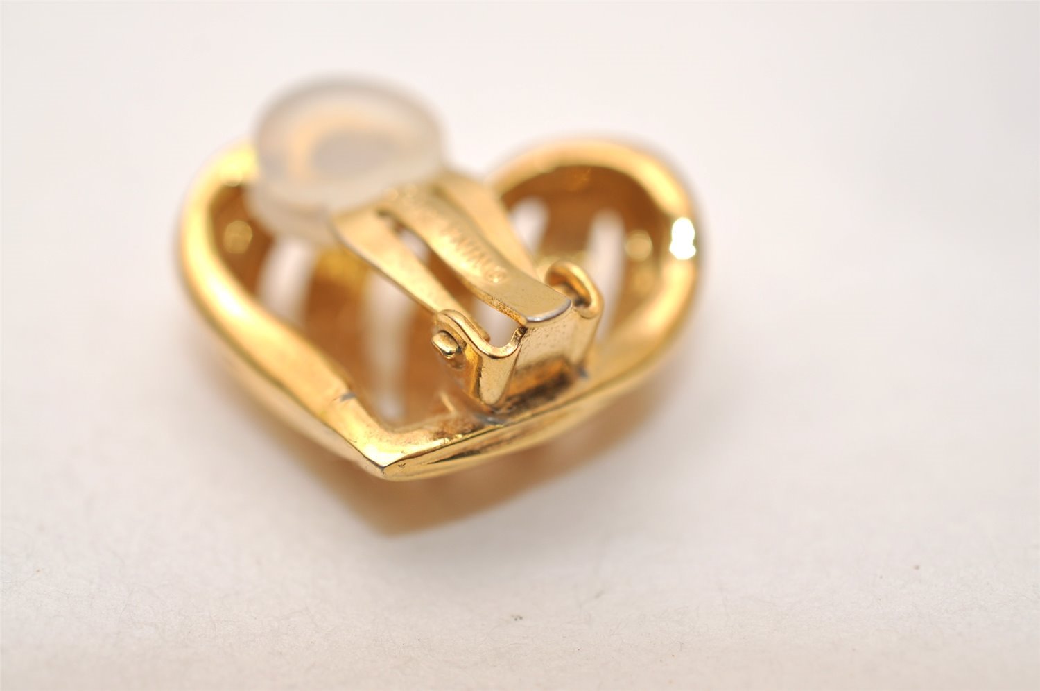 Authentic NINA RICCI Vintage Clip-on Heart Motif Earrings Accessory Gold 8643J