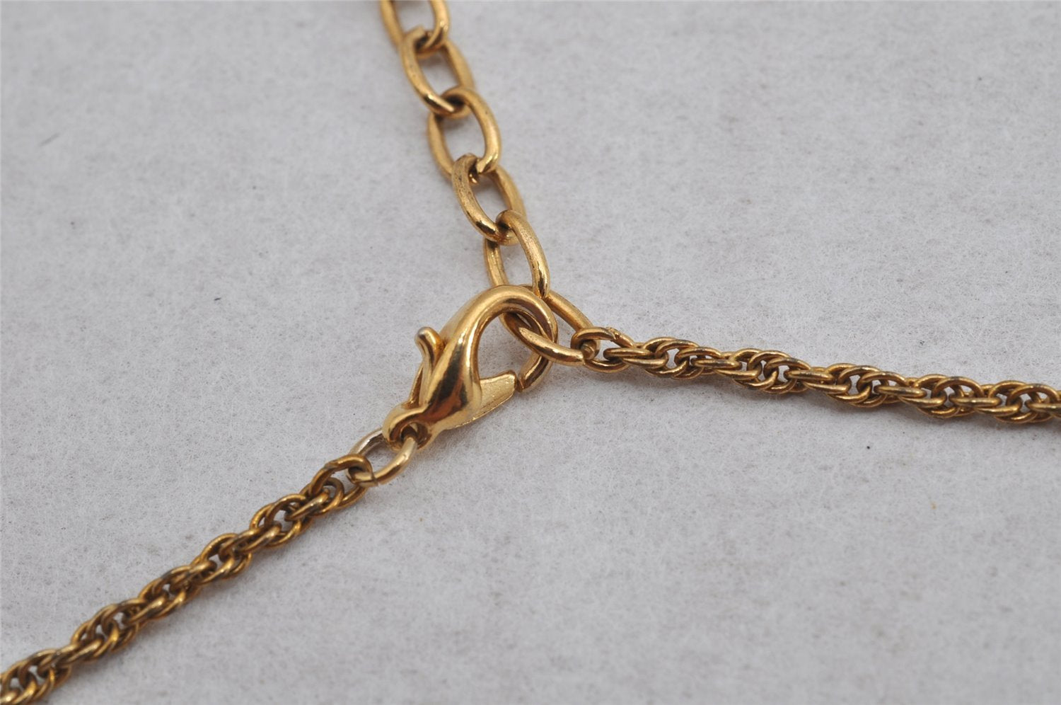 Authentic NINA RICCI Vintage Gold Tone Rhinestone Chain Pendant Necklace 8647J