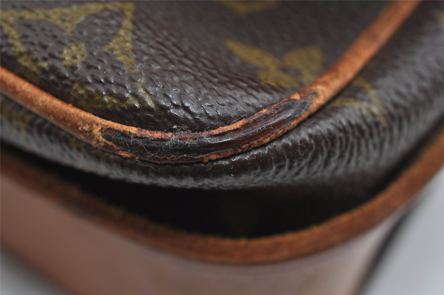 Authentic Louis Vuitton Monogram Cartouchiere MM Shoulder Bag Old Model 8651I